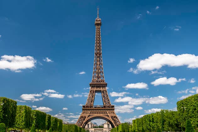 Paris France Eiffel Tower view from Champ de Mars public park France, Île-de-France, Paris R_KSWG251201-1902112-01