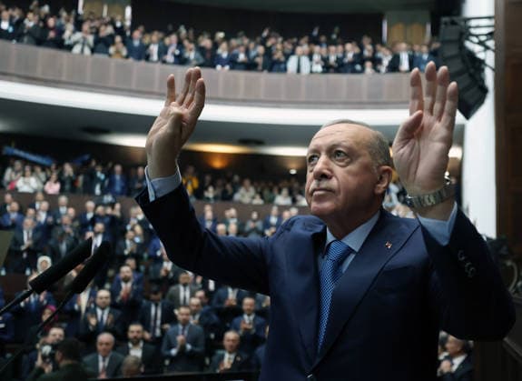 AK Party Group Meeting in Ankara ANKARA, TURKIYE - DECEMBER 3: (----EDITORIAL USE ONLY - MANDATORY CREDIT - ’TURKISH PRESIDENCY MURAT CETINMUHURDAR HANDOUT - NO MARKETING NO ADVERTISING CAMPAIGNS - DISTRIBUTED AS A SERVICE TO CLIENTS-—) Turkish President and leader of the Justice and Development (AK) Party, Recep Tayyip Erdogan greets the crowd during the AK Party Group Meeting at the Grand National Assembly of Turkiye (GNAT) in Ankara, Turkiye on December 3, 2025. TUR Presidency Murat Cetinmuhurdar Handout Anadolu Ankara Turkey. Editorial use only. Please get in touch for any other usage.  Copyright: x2025xAnadoluxTURxPresidencyx xMuratxCetinmuhurdarx xHandoutx