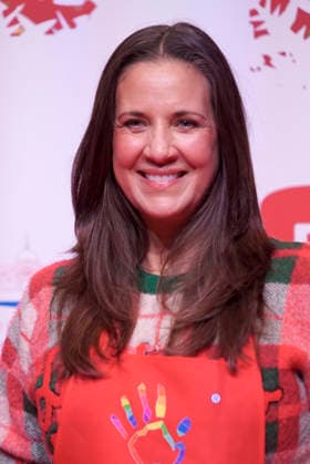 CNTVhamburg Dana Schweiger entrepreneur as celebrity helper at the Christmas party for homeless people under the motto More than a warm meal in the fish auction hall on 02 12 2025 in Hamburg Hamburg Germany