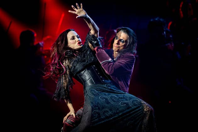 02 12 2025, Sheryl Goddard with her husband Alice Cooper 02 12 2025, The Night of the Proms NOTP in the Festhalle Frankfurt It is the 50th guest performance in the Gud Stubb of the Main metropolis This and the event on 03 12 2025 are sold out with 7,000 and 8,500 tickets sold respectively 40 years ago, the first NOTP took place in Antwerp Frankfurt Hesse Germany