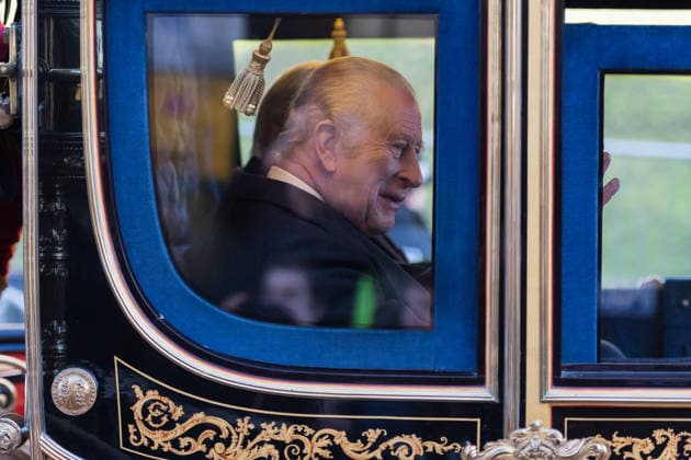 December 3, 2025, Windsor, England, United Kingdom: KING CHARLES III travels in a carriage towards Windsor Castle during the State Visit to the United Kingdom by the President of the Federal Republic of Germany, Frank-Walter Steinmeier and his wife Elke BoÂ¼denbender. Windsor United Kingdom - ZUMAs371 20251203_zip_s371_008 Copyright: xWiktorxSzymanowiczx