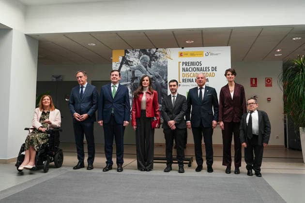 Queen Letizia presents the Queen Letizia National Disability Awards The Mayor of Salamanca, Carlos G Carbayo 2i , the Government Delegate, Nicanor Sen 3d , the President of the Junta de Castilla y León, Alfonso Fernández Manueco 3i , Queen Letizia 4i , the Minister of Social Rights, Consumption and Agenda 2030, Pablo Bustinduy 4d , the Secretary General of the Royal Board on Disability, Rosa Martínez 2d , the Director of the Royal Board on Disability, Jesús Martín Blanco d , during the meeting of the Royal Council of the Royal Board on Disability and presentation of the Queen Letizia National Disability Awards, at CREA Alzheimer, on December 3, 2025, in Salamanca, Castilla León Spain The National Disability Awards are granted by the Royal Copyright: xManuelxÃngelxLayax 7145442