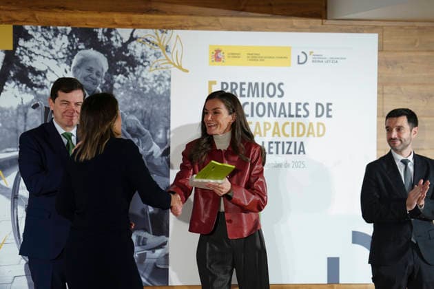 Queen Letizia presents the Queen Letizia National Disability Awards The President of the Junta de Castilla y León, Alfonso Fernández Manueco i , Queen Letizia c , the Minister of Social Rights, Consumption and Agenda 2030, Pablo Bustinduy d , during the meeting of the Royal Council of the Board of Trustees on Disability and presentation of the Queen Letizia National Disability Awards, at CREA Alzheimer, on December 3, 2025, in Salamanca, Castilla Leon Spain The National Disability Awards are granted by the Royal Board on Disability and serve to recognize the work for inclusion and the defense of the rights of people with disabilities Each year they are presented personally by Her Majesty the Queen as honorary president 03 DECEMBER 2025 PAT Copyright: xManuelxÃngelxLayax 7145469