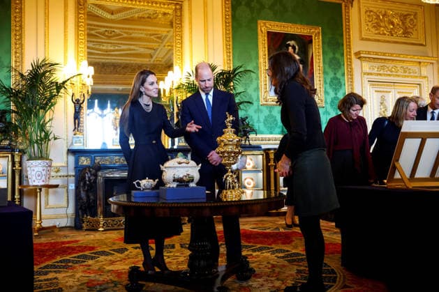 German President Frank-Walter Steinmeier visits Britain Britain s Prince William, Prince of Wales, and Catherine, Princess of Wales react as they view items on display relating to Germany, during a visit to the Royal Collection exhibition in the Green Drawing Room at Windsor Castle, during German President Frank-Walter Steinmeier s state visit to Britain, in Windsor, Britain, December 3, 2025. REUTERS Hannah, Credit:Hannah McKay Avalon UNITED KINGDOM, Windsor Copyright: xHannahxMcKayx xAvalonx 1056256028