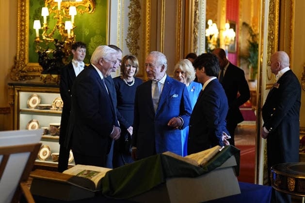 Frank-Walter Steinmeier s state visit to the UK King Charles III (centre) and Queen Camilla with German President Frank-Walter Steinmeier (left) and his wife Elke Budenbender, view exhibits from the Royal Collection in the Green Drawing room at Windsor Castle, Berkshire, on day one of the state visit to the UK by the President of the Federal Republic of Germany. Picture date: Wednesday December 3, 2025., Credit:Aaron Chown Avalon UK, Windsor  Copyright: xAaronxChownx xAvalonx 1056256333