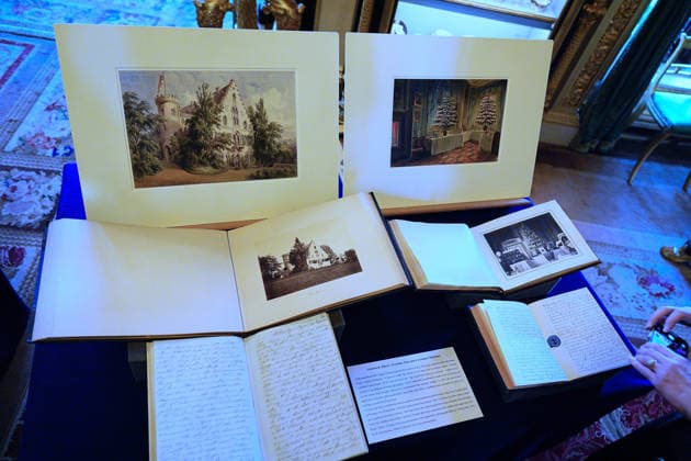 Frank-Walter Steinmeier s state visit to the UK Items from the Royal Collection viewed by members of the royal family and German President Frank-Walter Steinmeier and his wife Elke Budenbender, in the Green Drawing room at Windsor Castle, Berkshire, on day one of the state visit to the UK by the President of the Federal Republic of Germany. Picture date: Wednesday December 3, 2025., Credit:Aaron Chown Avalon UK, Windsor  Copyright: xAaronxChownx xAvalonx 1056256527