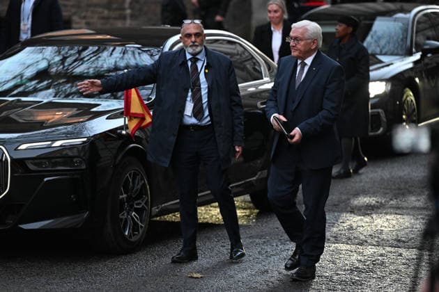 Frank-Walter Steinmeier - Keir Starmer meeting in London??????? LONDON, UNITED KINGDOM - DECEMBER 03: German President Frank-Walter Steinmeier (R) visits British Prime Minister Keir Starmer (not seen) at the official residence and reception office, 10 Downing Street, in London, United Kingdom on December 03, 2025. Rasid Necati Aslim Anadolu London United Kingdom. Editorial use only. Please get in touch for any other usage.  Copyright: x2025xAnadoluxRasidxNecatixAslimx