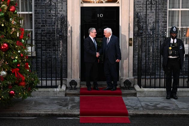 Frank-Walter Steinmeier - Keir Starmer meeting in London??????? LONDON, UNITED KINGDOM - DECEMBER 03: German President Frank-Walter Steinmeier (R) visits British Prime Minister Keir Starmer (L) at the official residence and reception office, 10 Downing Street, in London, United Kingdom on December 03, 2025. Rasid Necati Aslim Anadolu London United Kingdom. Editorial use only. Please get in touch for any other usage.  Copyright: x2025xAnadoluxRasidxNecatixAslimx