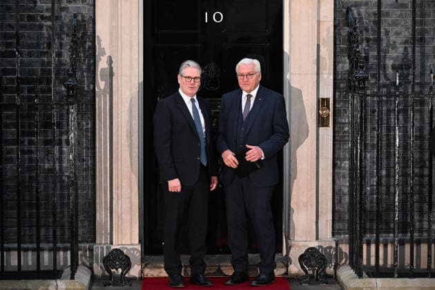 Frank-Walter Steinmeier - Keir Starmer meeting in London??????? LONDON, UNITED KINGDOM - DECEMBER 03: German President Frank-Walter Steinmeier (R) visits British Prime Minister Keir Starmer (L) at the official residence and reception office, 10 Downing Street, in London, United Kingdom on December 03, 2025. Rasid Necati Aslim Anadolu London United Kingdom. Editorial use only. Please get in touch for any other usage.  Copyright: x2025xAnadoluxRasidxNecatixAslimx
