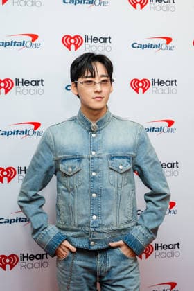 iHeartRadio 106.1 KISS FM s Jingle Ball - Arrivals Kevin Woo attends iHeartRadio 106.1 KISS FM s Jingle Ball 2025 Presented by Capital One at Dickies Arena on December 02, 2025 in Fort Worth, Texas. Forth Worth Dickies Arena Texas USA Copyright: xDarahxHubbard imageSPACEx