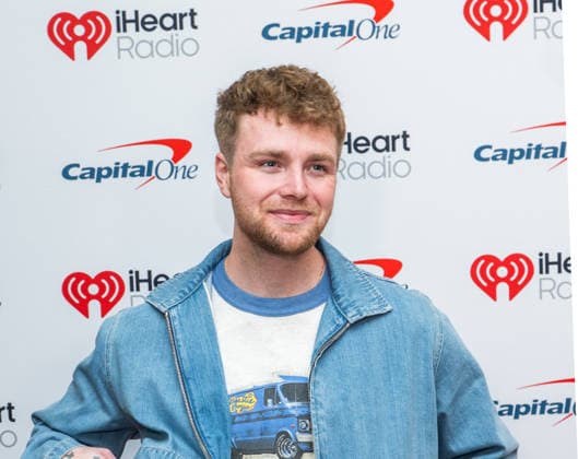 iHeartRadio 106.1 KISS FM s Jingle Ball - Arrivals Alex Warren attends iHeartRadio 106.1 KISS FM s Jingle Ball 2025 Presented by Capital One at Dickies Arena on December 02, 2025 in Fort Worth, Texas. Forth Worth Dickies Arena Texas USA Copyright: xDarahxHubbard imageSPACEx