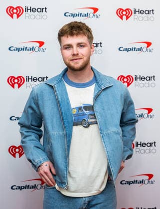iHeartRadio 106.1 KISS FM s Jingle Ball - Arrivals Alex Warren attends iHeartRadio 106.1 KISS FM s Jingle Ball 2025 Presented by Capital One at Dickies Arena on December 02, 2025 in Fort Worth, Texas. Forth Worth Dickies Arena Texas USA Copyright: xDarahxHubbard imageSPACEx