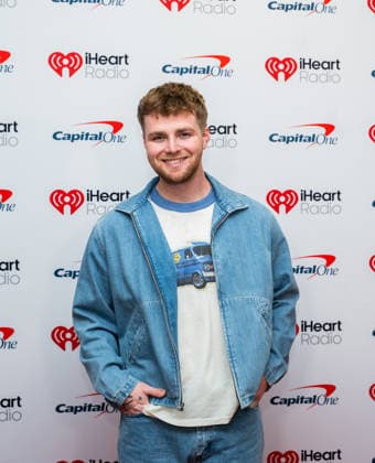 iHeartRadio 106.1 KISS FM s Jingle Ball - Arrivals Alex Warren attends iHeartRadio 106.1 KISS FM s Jingle Ball 2025 Presented by Capital One at Dickies Arena on December 02, 2025 in Fort Worth, Texas. Forth Worth Dickies Arena Texas USA Copyright: xDarahxHubbard imageSPACEx