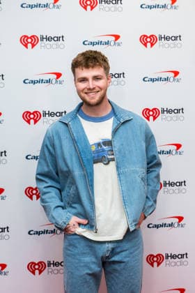 iHeartRadio 106.1 KISS FM s Jingle Ball - Arrivals Alex Warren attends iHeartRadio 106.1 KISS FM s Jingle Ball 2025 Presented by Capital One at Dickies Arena on December 02, 2025 in Fort Worth, Texas. Forth Worth Dickies Arena Texas USA Copyright: xDarahxHubbard imageSPACEx