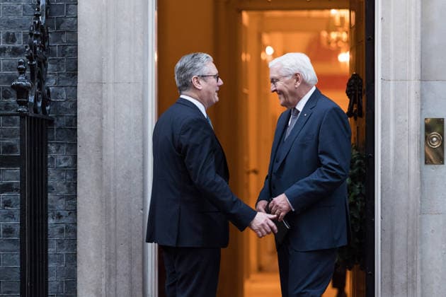 December 3, 2025, London, England, United Kingdom: British Prime Minister Sir KEIR STARMER (L) welcomes President of the Federal Republic of Germany, FRANK-WALTER STEINMEIER outside 10 Downing Street on the first day of his State Visit. London United Kingdom - ZUMAs371 20251203_zip_s371_012 Copyright: xWiktorxSzymanowiczx