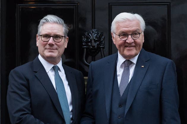 December 3, 2025, London, England, United Kingdom: British Prime Minister Sir KEIR STARMER (L) welcomes President of the Federal Republic of Germany, FRANK-WALTER STEINMEIER outside 10 Downing Street on the first day of his State Visit. London United Kingdom - ZUMAs371 20251203_zip_s371_018 Copyright: xWiktorxSzymanowiczx