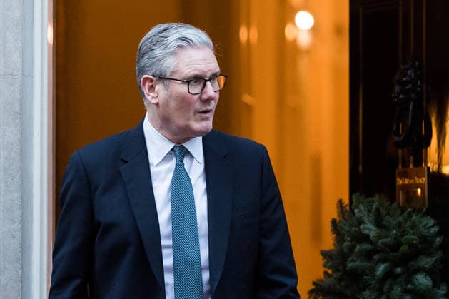 December 3, 2025, London, England, United Kingdom: British Prime Minister KEIR STARMER steps out from 10 Downing Street to welcome President of the Federal Republic of Germany Frank-Walter Steinmeier on the first day of his State Visit. London United Kingdom - ZUMAs371 20251203_zip_s371_027 Copyright: xWiktorxSzymanowiczx