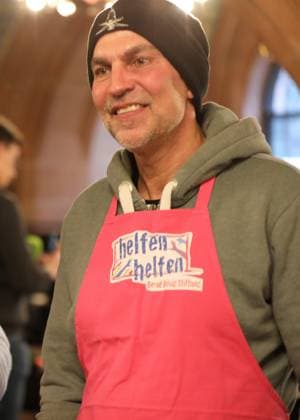 03 12 2025 xphx Frankfurt am Main, RömerBernd Reisig Stiftung Helfen Helfen Christmas goose meal for people in need in Frankfurt Prominent waiters Coach Markus Babbel, HP