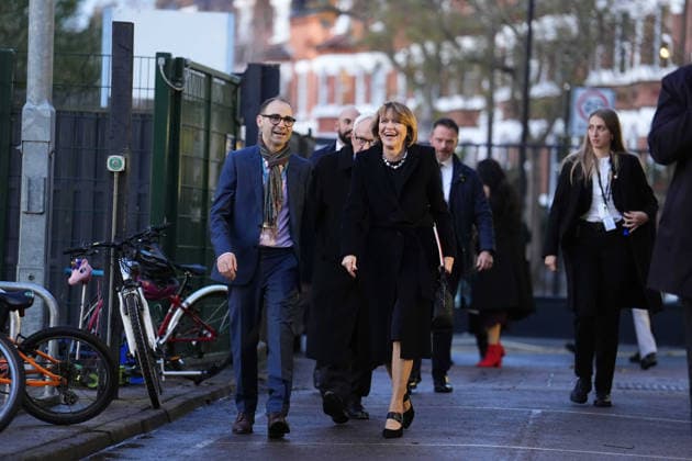 Frank-Walter Steinmeier s state visit to the UK Elke Budenbender, wife of German President Frank-Walter Steinmeier, during a visit to the Judith Kerr Primary School in Herne Hill, south east London, on day one of the state visit to the UK by the President of the Federal Republic of Germany. Picture date: Wednesday December 3, 2025., Credit:Jordan Pettitt Avalon UK, Herne Hill  Copyright: xJordanxPettittx xAvalonx 1056271044