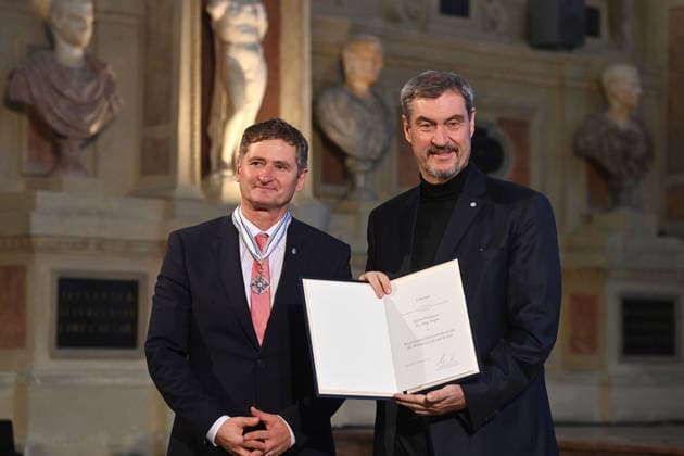 Prof Dr Joeg Vogel Director of the Helmholtz Institute for RNA-based Infection Research , Markus SOEDER State Premier of Bavaria and CSU Chairman , Award of the Bavarian Maximilian Order on 03 12 2025 in the Antiquariat of the Residence in Munich