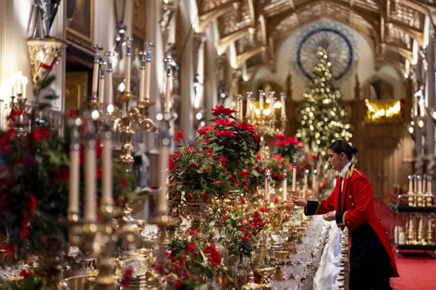 Frank-Walter Steinmeier s state visit to the UK EMBARGOED TO 2000 WEDNESDAY DECEMBER 3 A member of Royal Household staff places a candle during table preparations before the state banquet for the German President Frank-Walter Steinmeier and his wife Elke Budenbender, at Windsor Castle, Berkshire, on day one of their state visit to the UK. Picture date: Wednesday December 3, 2025., Credit:Aaron Chown Avalon UK, Windsor  Copyright: xAaronxChownx xAvalonx 1056321528