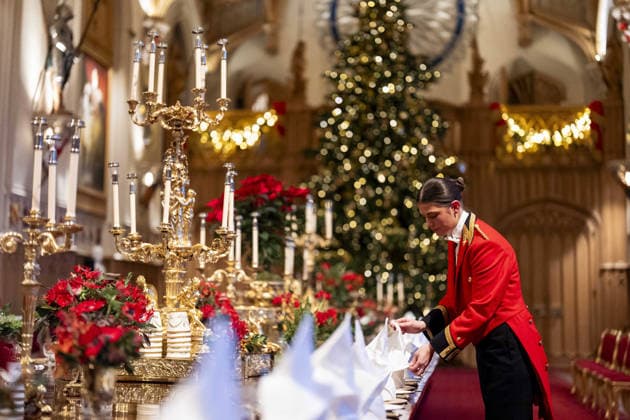 Frank-Walter Steinmeier s state visit to the UK EMBARGOED TO 2000 WEDNESDAY DECEMBER 3 A member of Royal Household staff during table preparations before the state banquet for the German President Frank-Walter Steinmeier and his wife Elke Budenbender, at Windsor Castle, Berkshire, on day one of their state visit to the UK. Picture date: Wednesday December 3, 2025., Credit:Aaron Chown Avalon UK, Windsor  Copyright: xAaronxChownx xAvalonx 1056321576