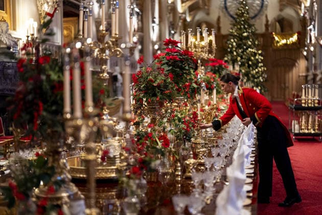 Frank-Walter Steinmeier s state visit to the UK EMBARGOED TO 2000 WEDNESDAY DECEMBER 3 A member of Royal Household staff places a candle during table preparations before the state banquet for the German President Frank-Walter Steinmeier and his wife Elke Budenbender, at Windsor Castle, Berkshire, on day one of their state visit to the UK. Picture date: Wednesday December 3, 2025., Credit:Aaron Chown Avalon UK, Windsor  Copyright: xAaronxChownx xAvalonx 1056321671