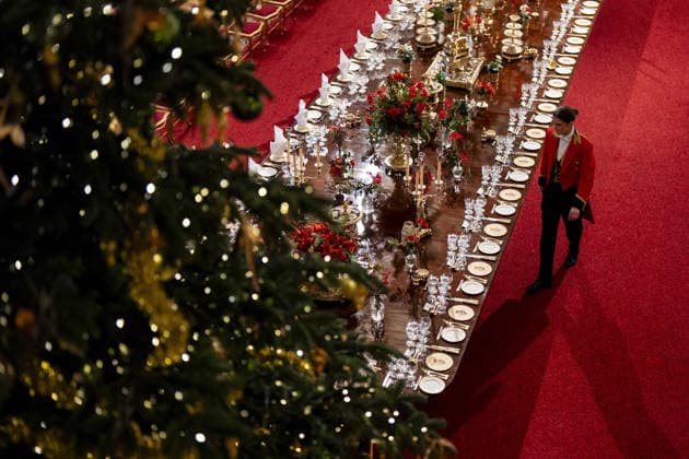 Frank-Walter Steinmeier s state visit to the UK EMBARGOED TO 2000 WEDNESDAY DECEMBER 3 A member of Royal Household staff arranges table placements ahead of the state banquet for the German President Frank-Walter Steinmeier and his wife Elke Budenbender, at Windsor Castle, Berkshire, on day one of their state visit to the UK. Picture date: Wednesday December 3, 2025., Credit:Aaron Chown Avalon UK, Windsor  Copyright: xAaronxChownx xAvalonx 1056321699