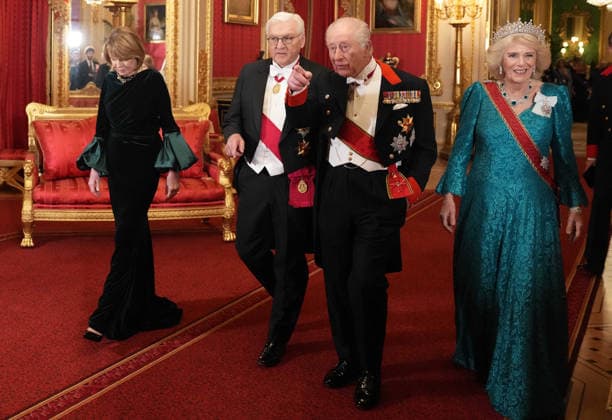 Frank-Walter Steinmeier s state visit to the UK Britain s King Charles III (2R) and his wife Britain s Queen Camilla (R) walk with Germany s President Frank-Walter Steinmeier (C) and his wife Elke Buedenbender as they arrive to attend a State Banquet at Windsor Castle in Windsor, on December 3, 2025, the first day of a three day state visit by the German President. President Frank-Walter Steinmeier received a ceremonial welcome to Britain Wednesday as his state visit got into full swing -- the first by Germany s official head of state in 27 years., Credit:CARLOS JASSO Avalon United Kingdom, England, Windsor  Copyright: xCARLOSxJASSOx xAvalonx 1056322127