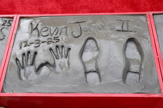 December 3, 2025, Los Angeles, California, USA: Kevin Jonas prints at a ceremony honoring the Jonas Brothers with hand and foot prints at the TCL Chinese Theatre IMAX. Los Angeles USA - ZUMAg107 20251203_zep_g107_009 Copyright: xNinaxPrommerx