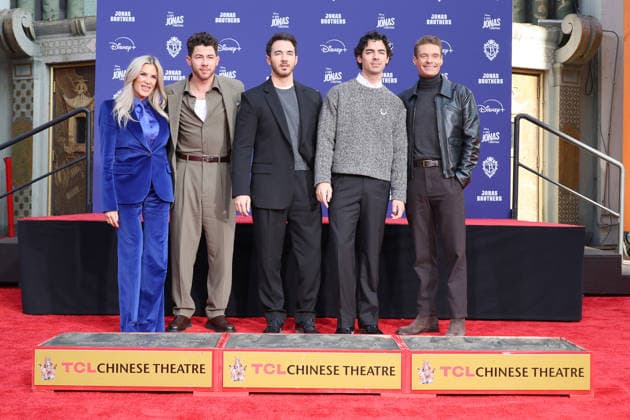 December 3, 2025, Los Angeles, California, USA: Ellen K, Kevin Jonas, Nick Jonas, Joe Jonas, Ryan Seacrest at a ceremony honoring the Jonas Brothers with hand and foot prints at the TCL Chinese Theatre IMAX. Los Angeles USA - ZUMAg107 20251203_zep_g107_001 Copyright: xNinaxPrommerx