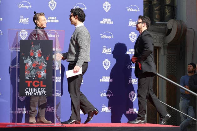 December 3, 2025, Los Angeles, California, USA: Ryan Seacrest, Joe Jonas, Kevin Jonas at a ceremony honoring the Jonas Brothers with hand and foot prints at the TCL Chinese Theatre IMAX. Los Angeles USA - ZUMAg107 20251203_zep_g107_031 Copyright: xNinaxPrommerx