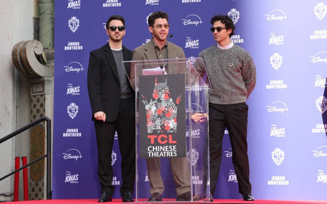 03 December 2025 - Hollywood, California - Nick Jonas, Kevin Jonas, Joe Jonas. Jonas Brothers Hand And Footprint In Cement Ceremony held at TCL Chinese Theatre. Hollywood USA - ZUMAa123 20251203_zaa_a123_001 Copyright: xADx