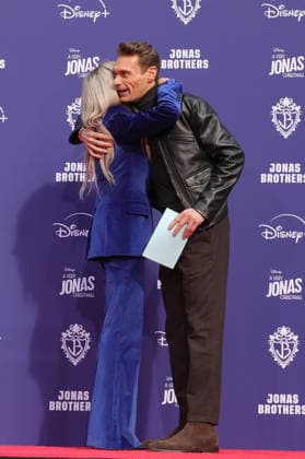 03 December 2025 - Hollywood, California - Ellen K, Ryan Seacrest. Jonas Brothers Hand And Footprint In Cement Ceremony held at TCL Chinese Theatre. Hollywood USA - ZUMAa123 20251203_zaa_a123_002 Copyright: xADx