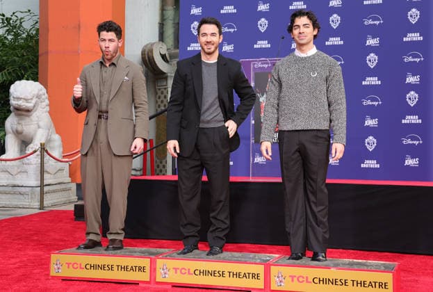 03 December 2025 - Hollywood, California - Nick Jonas, Kevin Jonas, Joe Jonas. Jonas Brothers Hand And Footprint In Cement Ceremony held at TCL Chinese Theatre. Hollywood USA - ZUMAa123 20251203_zaa_a123_007 Copyright: xADx