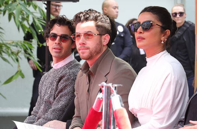 03 December 2025 - Hollywood, California - Nick Jonas, Priyanka Chopra Jonas. Jonas Brothers Hand And Footprint In Cement Ceremony held at TCL Chinese Theatre. Hollywood USA - ZUMAa123 20251203_zaa_a123_028 Copyright: xADx