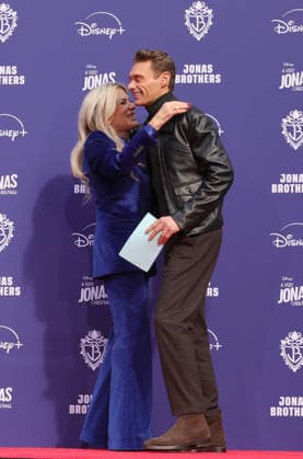 03 December 2025 - Hollywood, California - Ellen K, Ryan Seacrest. Jonas Brothers Hand And Footprint In Cement Ceremony held at TCL Chinese Theatre. Hollywood USA - ZUMAa123 20251203_zaa_a123_035 Copyright: xADx