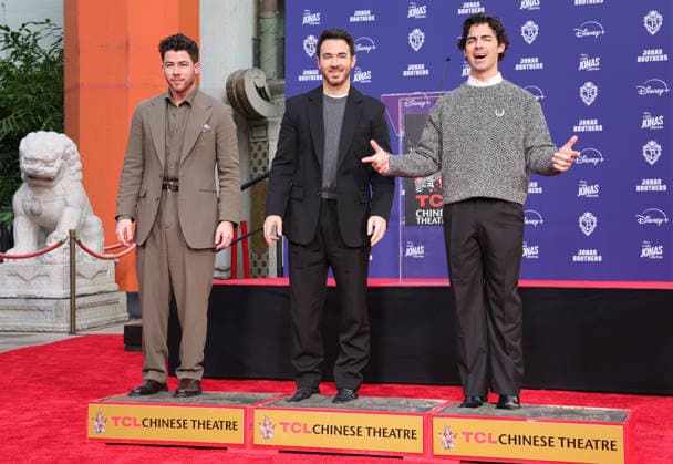 03 December 2025 - Hollywood, California - Nick Jonas, Kevin Jonas, Joe Jonas. Jonas Brothers Hand And Footprint In Cement Ceremony held at TCL Chinese Theatre. Hollywood USA - ZUMAa123 20251203_zaa_a123_040 Copyright: xADx