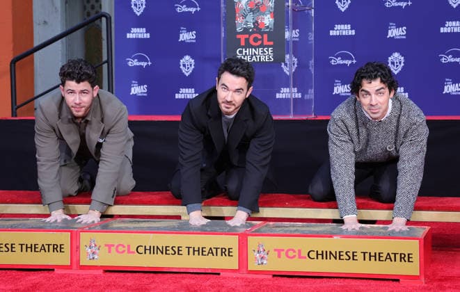 03 December 2025 - Hollywood, California - Nick Jonas, Kevin Jonas, Joe Jonas. Jonas Brothers Hand And Footprint In Cement Ceremony held at TCL Chinese Theatre. Hollywood USA - ZUMAa123 20251203_zaa_a123_042 Copyright: xADx