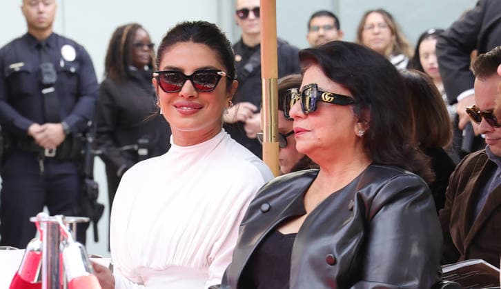 03 December 2025 - Hollywood, California - Priyanka Chopra Jonas. Jonas Brothers Hand And Footprint In Cement Ceremony held at TCL Chinese Theatre. Hollywood USA - ZUMAa123 20251203_zaa_a123_053 Copyright: xADx