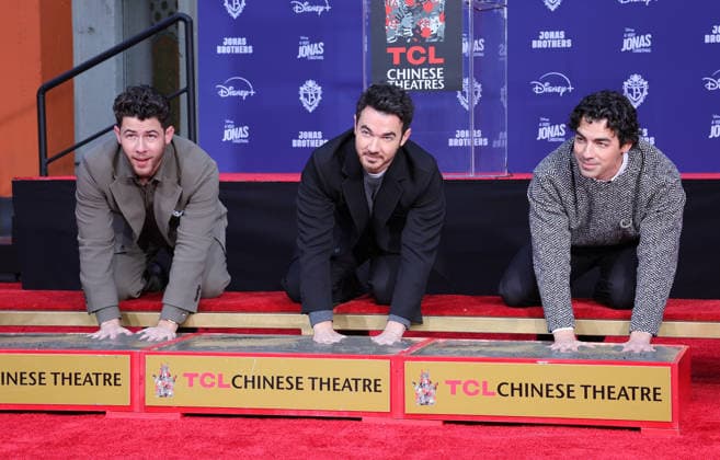 03 December 2025 - Hollywood, California - Nick Jonas, Kevin Jonas, Joe Jonas. Jonas Brothers Hand And Footprint In Cement Ceremony held at TCL Chinese Theatre. Hollywood USA - ZUMAa123 20251203_zaa_a123_063 Copyright: xADx