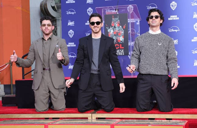 03 December 2025 - Hollywood, California - Nick Jonas, Kevin Jonas, Joe Jonas. Jonas Brothers Hand And Footprint In Cement Ceremony held at TCL Chinese Theatre. Hollywood USA - ZUMAa123 20251203_zaa_a123_070 Copyright: xADx