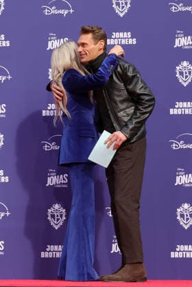 03 December 2025 - Hollywood, California - Ellen K, Ryan Seacrest. Jonas Brothers Hand And Footprint In Cement Ceremony held at TCL Chinese Theatre. Hollywood USA - ZUMAa123 20251203_zaa_a123_078 Copyright: xADx