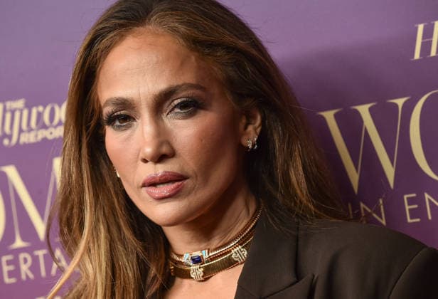 The Hollywood Reporter™s Annual Women In Entertainment Gala Jennifer Lopez arriving to The Hollywood Reporter™s Annual Women In Entertainment Gala at the Beverly Hills Hotel on December 3, 2025 in Beverly Hills, Ca. Beverly Hills Beverly Hills Hotel California USA Copyright: xLisaxOConnor xAFF-USA.COMx