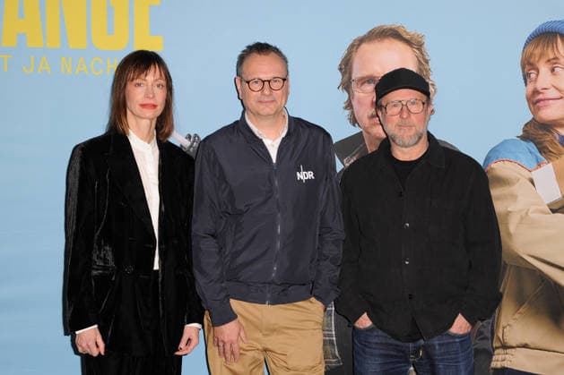 Katharina Marie Schubert, Hendrik Lünenborg and Bjarne Mädel Photo session before the cinema preview of the NDR comedy Prange Man ist ja Nachbar at the UCI Kino Mundsburg in Hamburg Hamburg, 03 12 2025 Please caption IMAGO Michael Wigglesworth