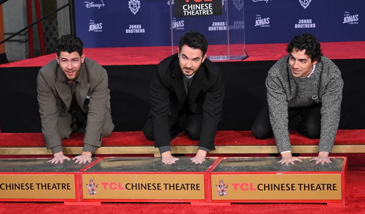 Jonas Brothers Hand and Footprint Ceremony Nick Jonas, Kevin Jonas and Joe Jonas at the Jonas Brothers Hand and Footprint In Cement Ceremony held at the TCL Chinese Theatre on December 3, 2025 in Hollywood, Ca. Hollywood TCL Chinese Theatre California USA Copyright: xLeexWatt AFF-USA.COMx