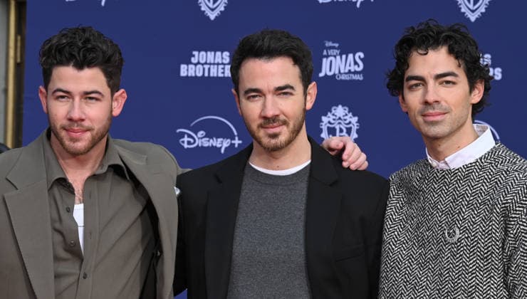 Jonas Brothers Hand and Footprint Ceremony Nick Jonas, Kevin Jonas and Joe Jonas at the Jonas Brothers Hand and Footprint In Cement Ceremony held at the TCL Chinese Theatre on December 3, 2025 in Hollywood, Ca. Hollywood TCL Chinese Theatre California USA Copyright: xLeexWatt AFF-USA.COMx