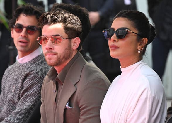 Jonas Brothers Hand and Footprint Ceremony Nick Jonas and Priyanka Chopra Jonas at the Jonas Brothers Hand and Footprint In Cement Ceremony held at the TCL Chinese Theatre on December 3, 2025 in Hollywood, Ca. Hollywood TCL Chinese Theatre California USA Copyright: xLeexWatt AFF-USA.COMx