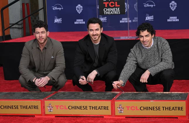 Jonas Brothers Hand and Footprint Ceremony Nick Jonas, Kevin Jonas and Joe Jonas at the Jonas Brothers Hand and Footprint In Cement Ceremony held at the TCL Chinese Theatre on December 3, 2025 in Hollywood, Ca. Hollywood TCL Chinese Theatre California USA Copyright: xLeexWatt AFF-USA.COMx