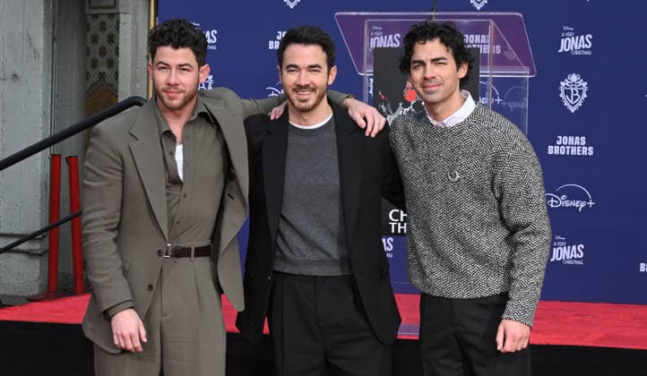 Jonas Brothers Hand and Footprint Ceremony Nick Jonas, Kevin Jonas and Joe Jonas at the Jonas Brothers Hand and Footprint In Cement Ceremony held at the TCL Chinese Theatre on December 3, 2025 in Hollywood, Ca. Hollywood TCL Chinese Theatre California USA Copyright: xLeexWatt AFF-USA.COMx